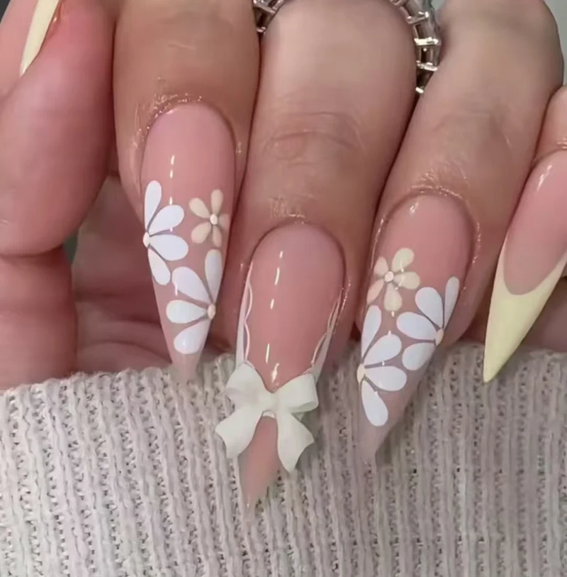 Dekoratives Blumennagelkunst-Designset