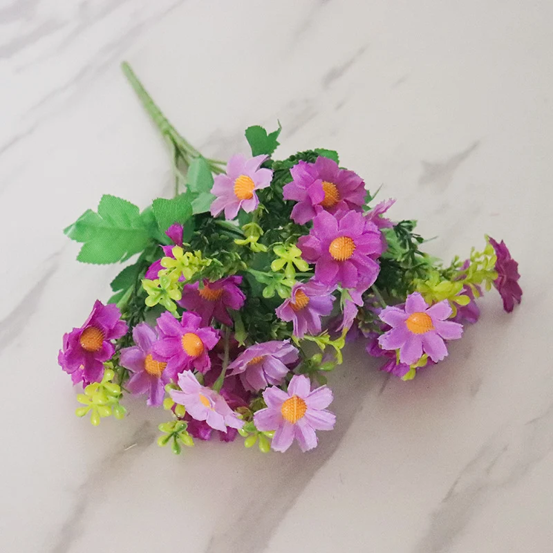 Lebensechter Blumenstrauß