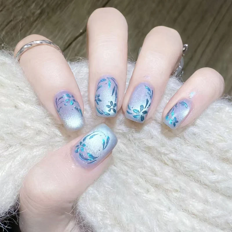Florales Design Nagelkunst