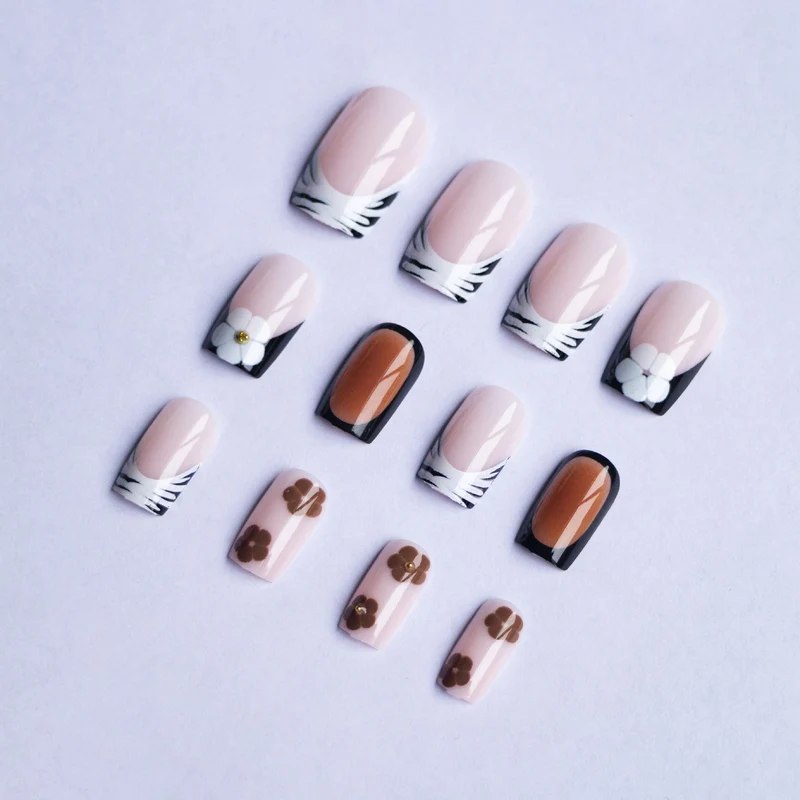 Blumen- und geometrisches Nagelkunstset