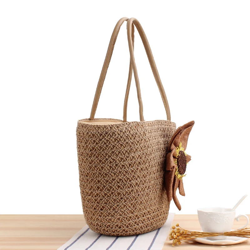 Handtasche mit floraler Applikation aus Naturmaterial Skanto