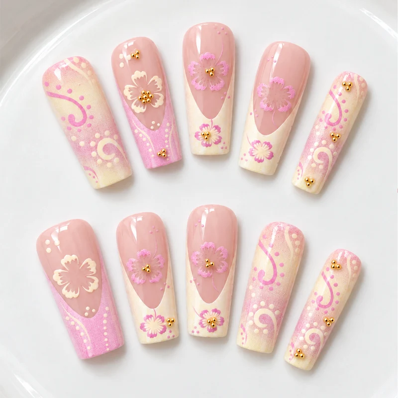 Florale dekorative Press-On Nageldesign
