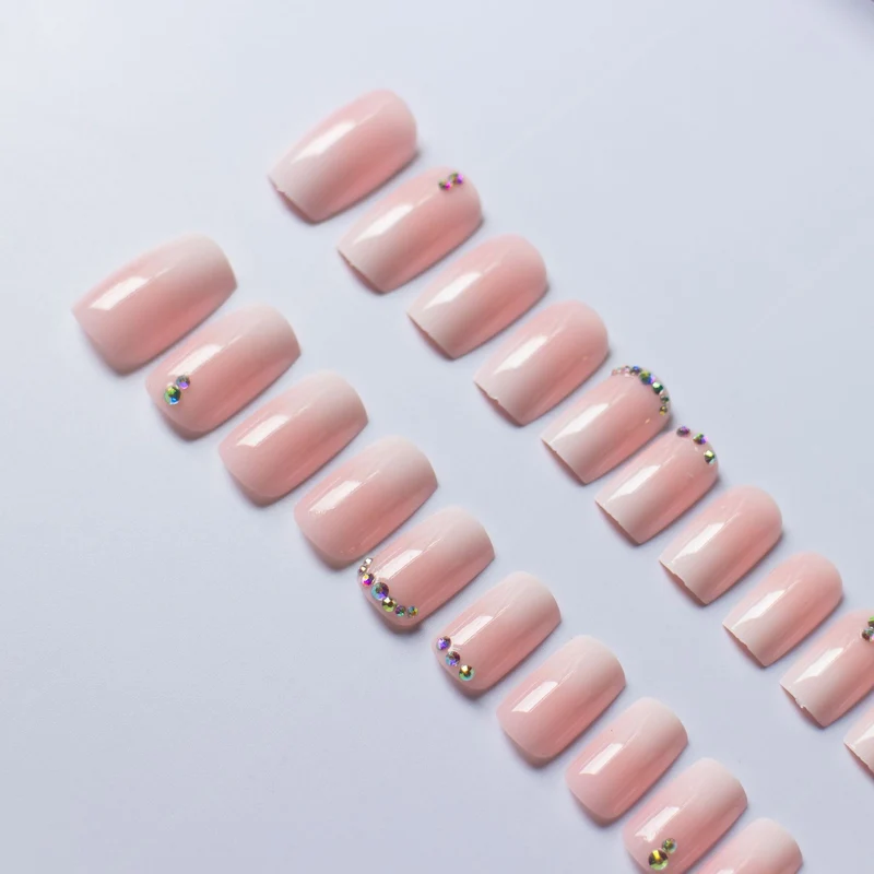 Kristallverzierter Nagelkunst-Kit
