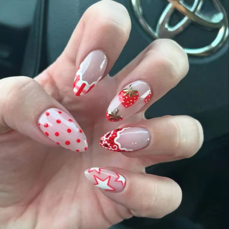 Kreatives Erdbeer-Gel-Nagelset