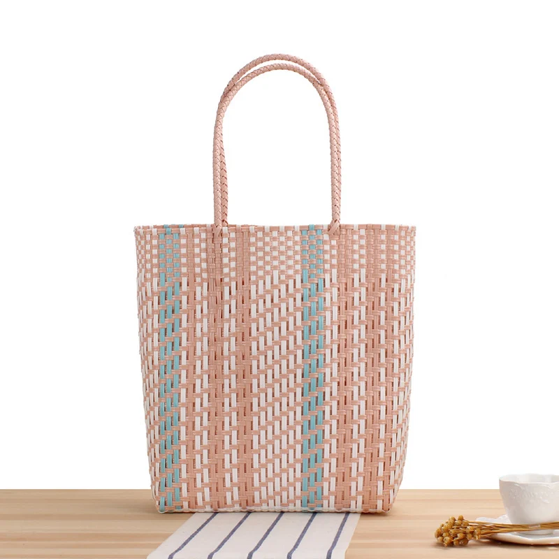 Geflochtene Tragetasche mit farbenfrohem Design und stabilen Griffen Skanto