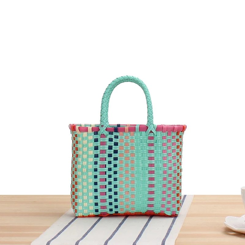 Geflochtene Tragetasche mit farbenfrohem Design und stabilen Griffen Skanto