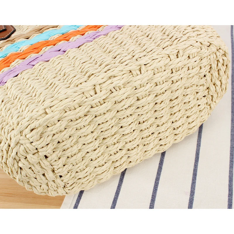 Freizeit-Strandtasche aus gewebtem Naturmaterial mit farbenfroher Dekoration Skanto