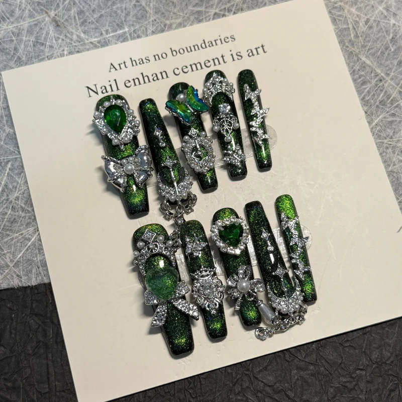 Dekoratives Press-On Nagelkunst Set