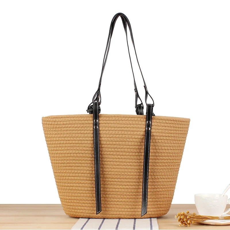 Elegante Strandtasche aus gewebtem Naturmaterial mit stilvollen Lederakzenten Skanto