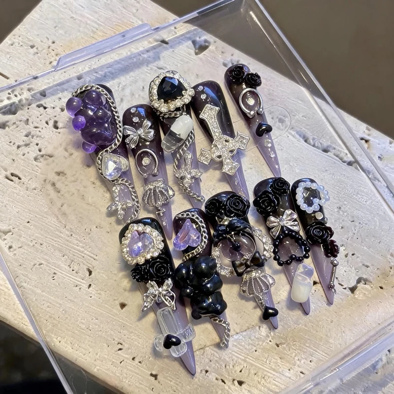 Dekoratives Gothic-Themen Press-On Nail Art Set