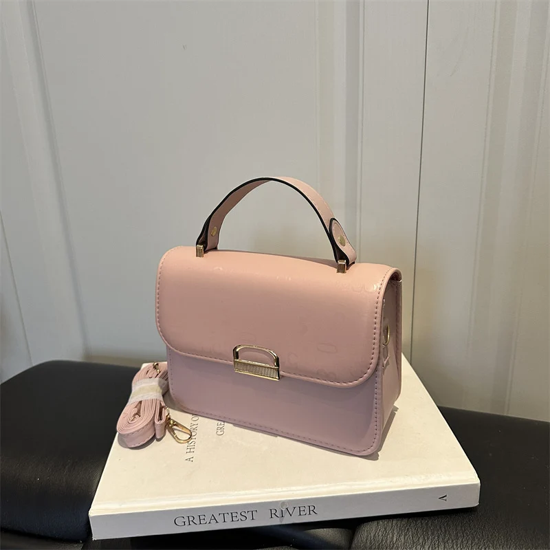Stilvolle strukturierte Handtasche 1790614128