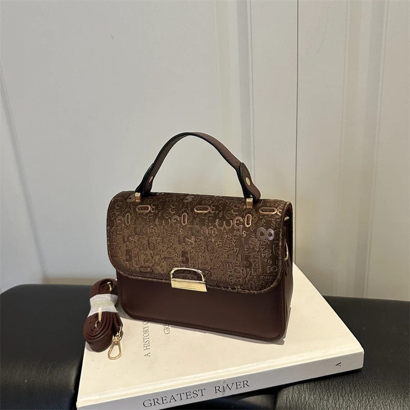 Stilvolle strukturierte Handtasche 1790614128
