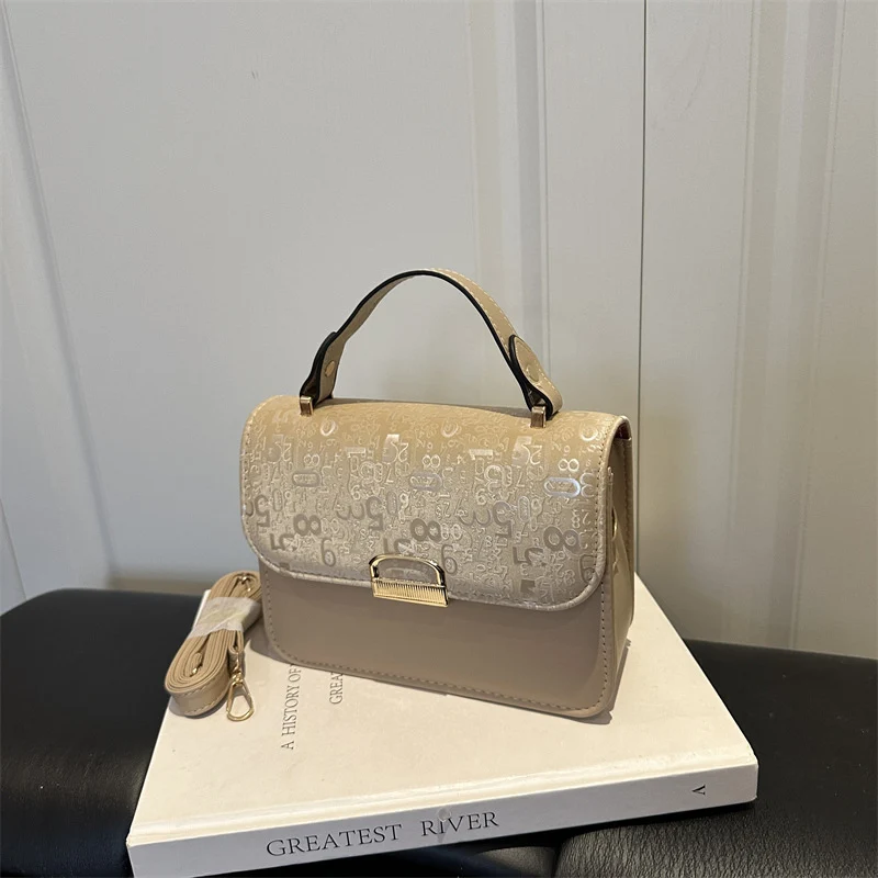 Stilvolle strukturierte Handtasche 1790614128