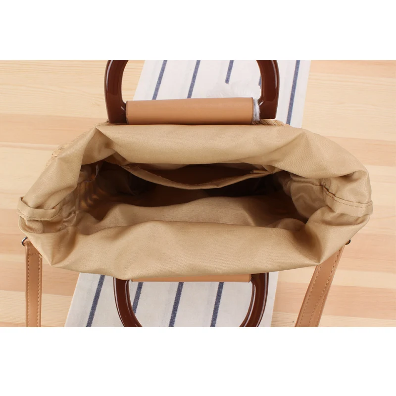 Designer-Handtasche mit stilvollem Holzgriff und praktischem abnehmbarem Schultergurt Skanto