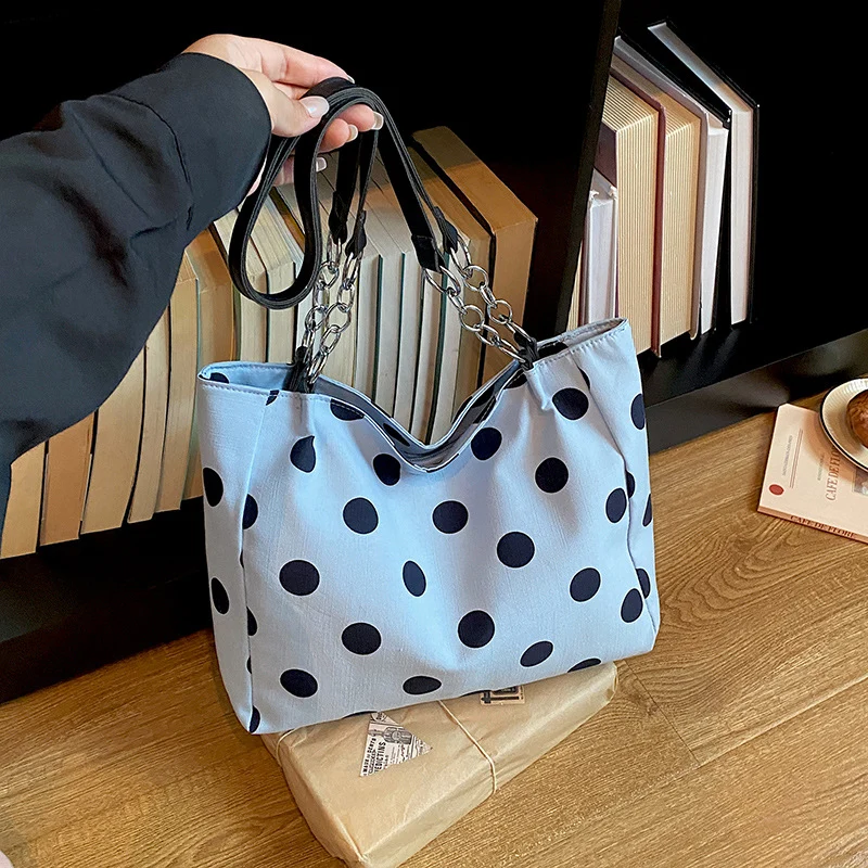 Stylische Punktedotte-Tasche