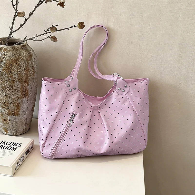 Stilvolle gepunktete Sling Bag