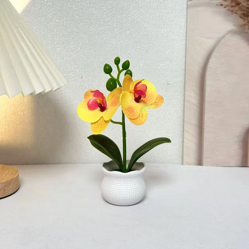 Elegante künstliche Orchideenpflanzenanordnung für die Wohnkultur-Darstellung