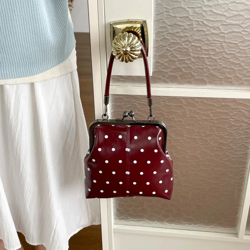 Stylische Pünktchen-Handtasche