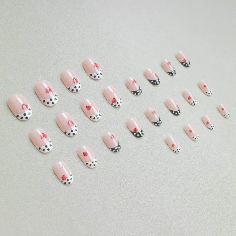 Kreatives Marienkäfer-Akzent-Nagelkunst-Set