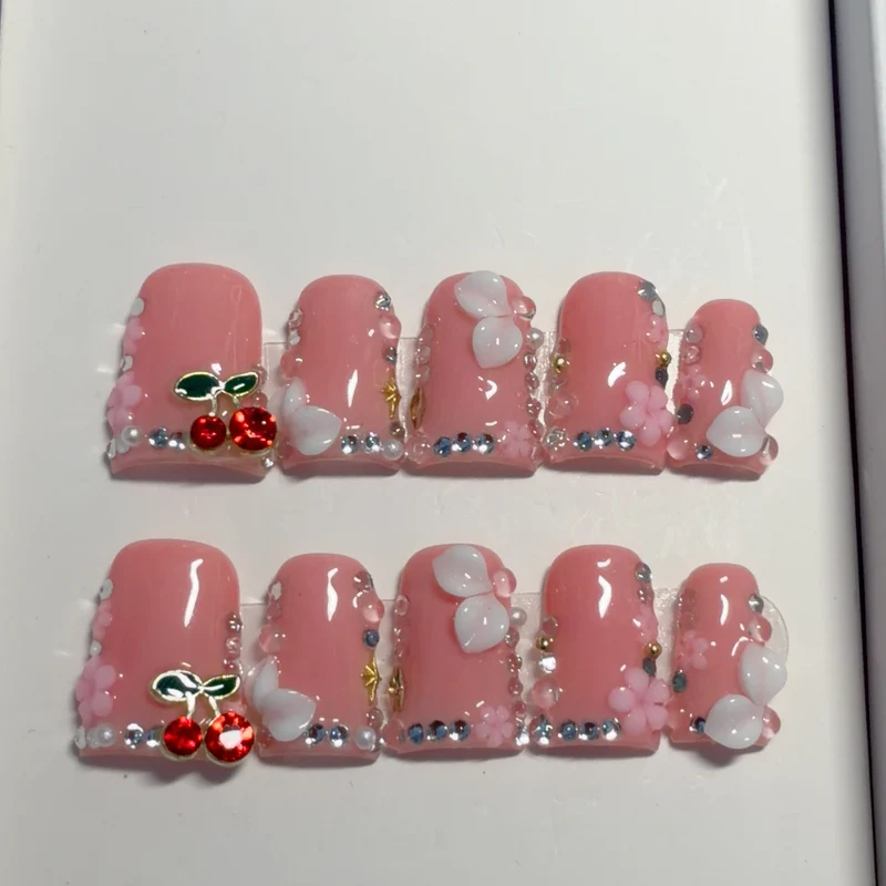 Dekorativer Floral Press-On Nagelset