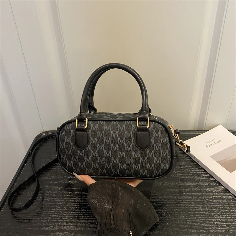 Stylische Monogram-Handtasche