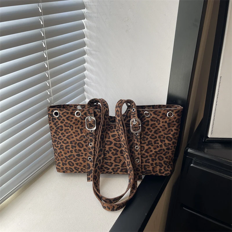 Stylische Minimalistische Wildleder-Tote-Tasche