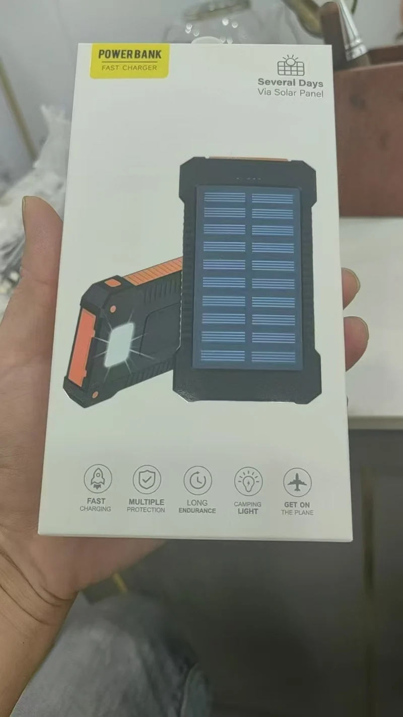 Solarbetriebene Powerbank mit integriertem Kompass und Karabinerhaken Skanto
