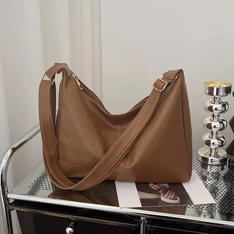 Schlichte lässige Schultertasche