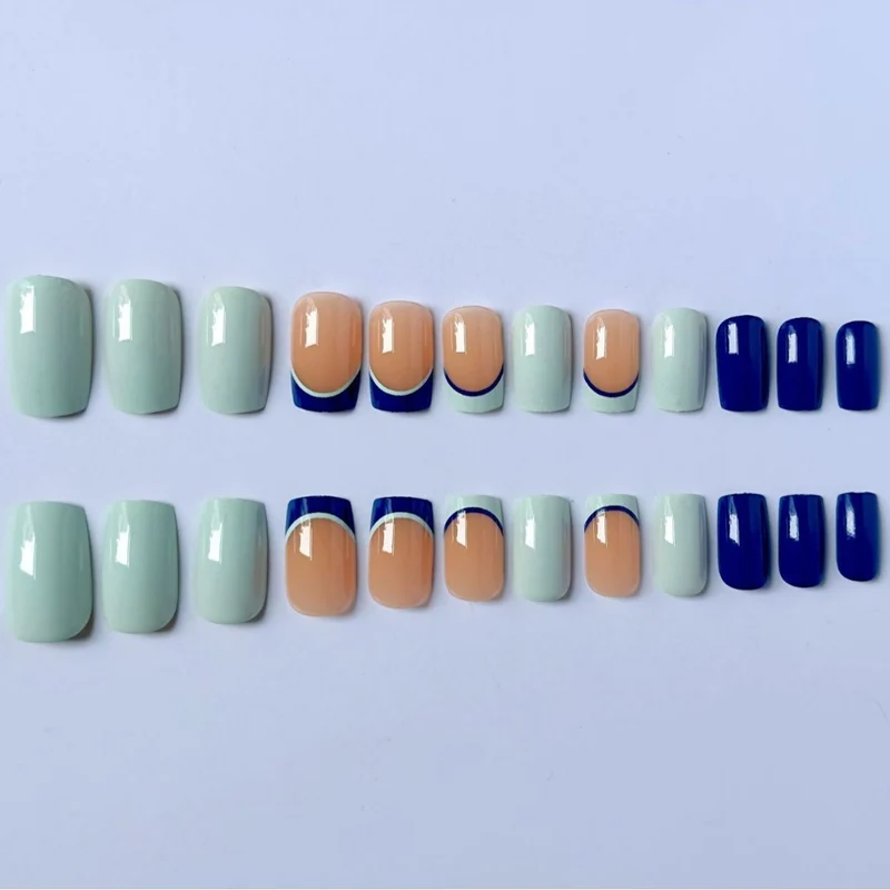 Schicke French Tip Nagelkunst