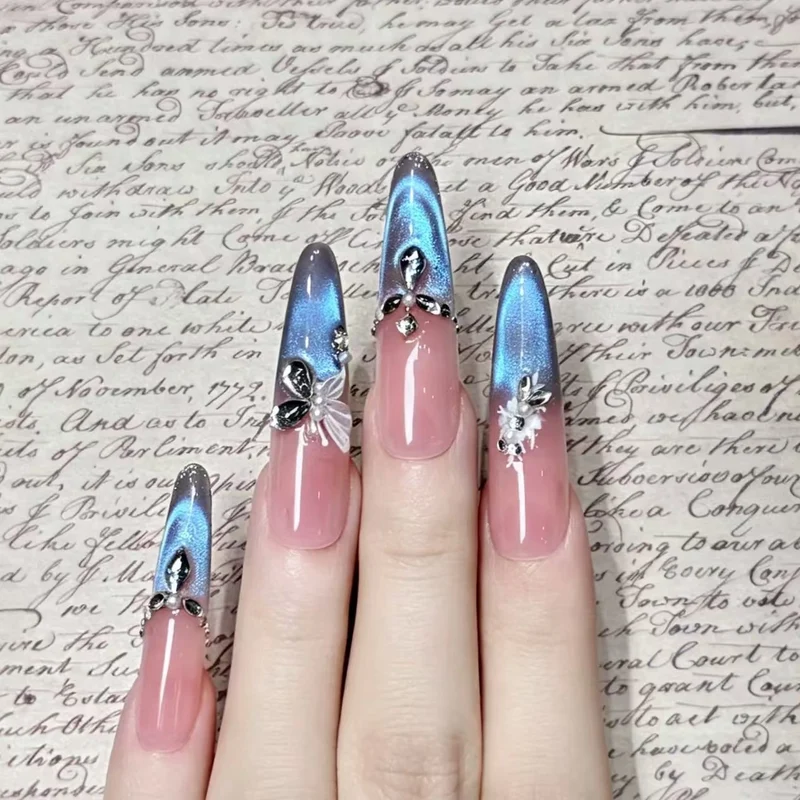 Premium Dekorative Press-On Nagelerweiterungen mit Strass-Akzenten