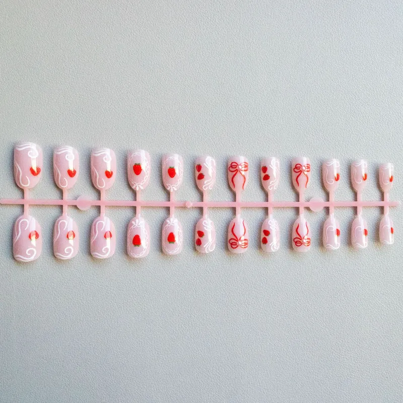 Künstlerisches Erdbeer-Nagelkunst-Set