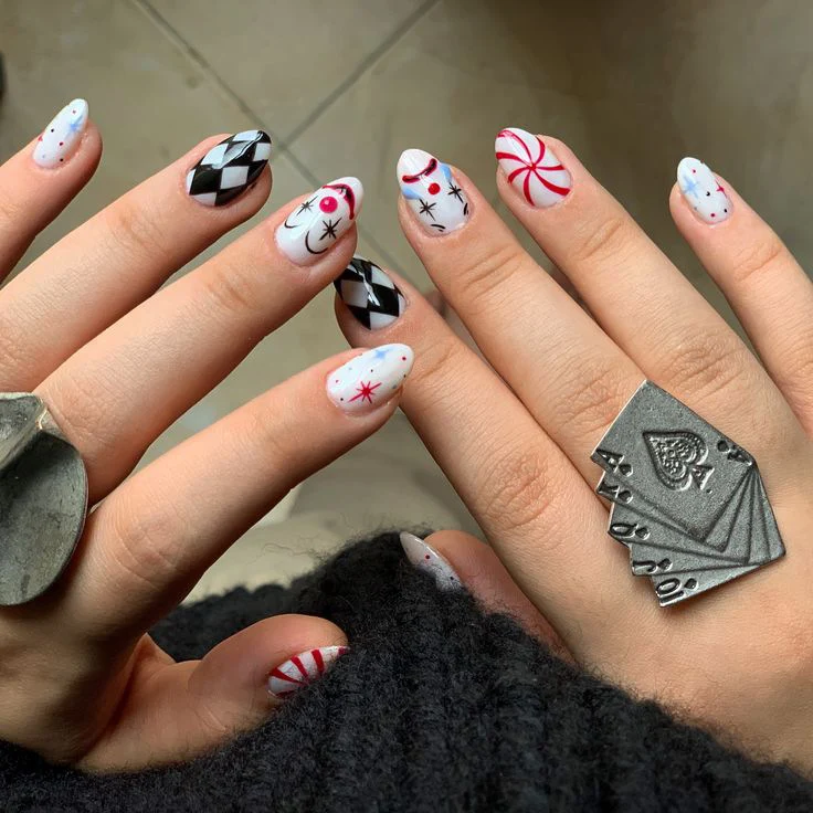 Künstlerisches Spielkarten inspiriertes Nagelkunstset