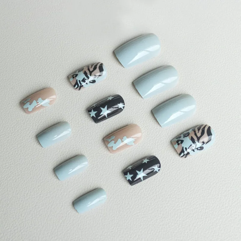 Künstlerisch gemusterte Nagelkunst