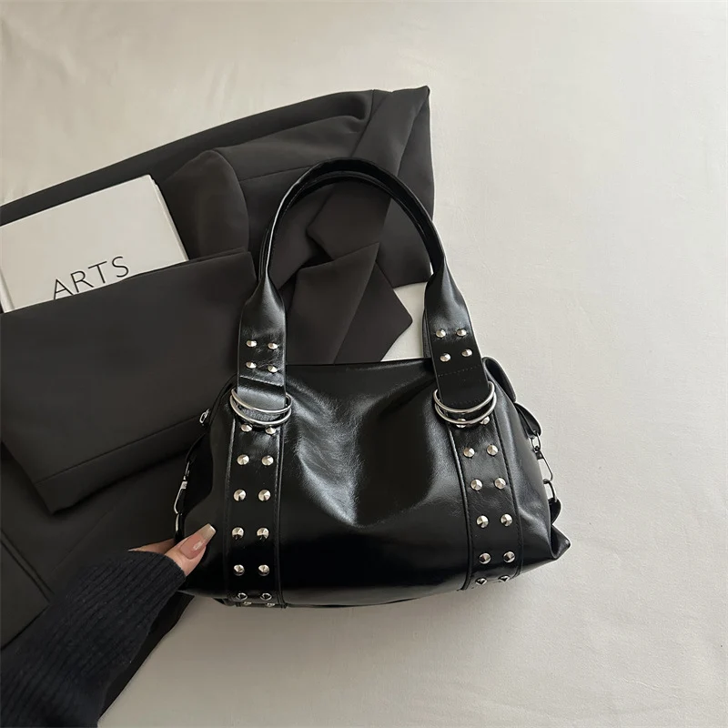 Nieten Strukturierte Handtasche