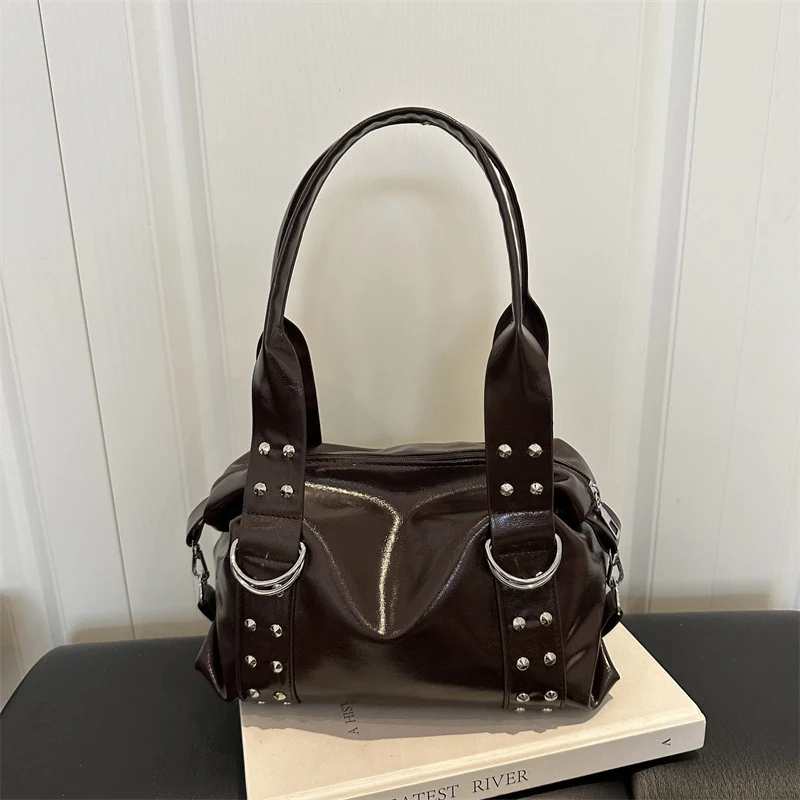 Nieten Strukturierte Handtasche