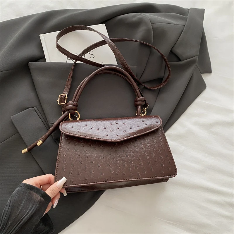 Strukturierte Lederhandtasche