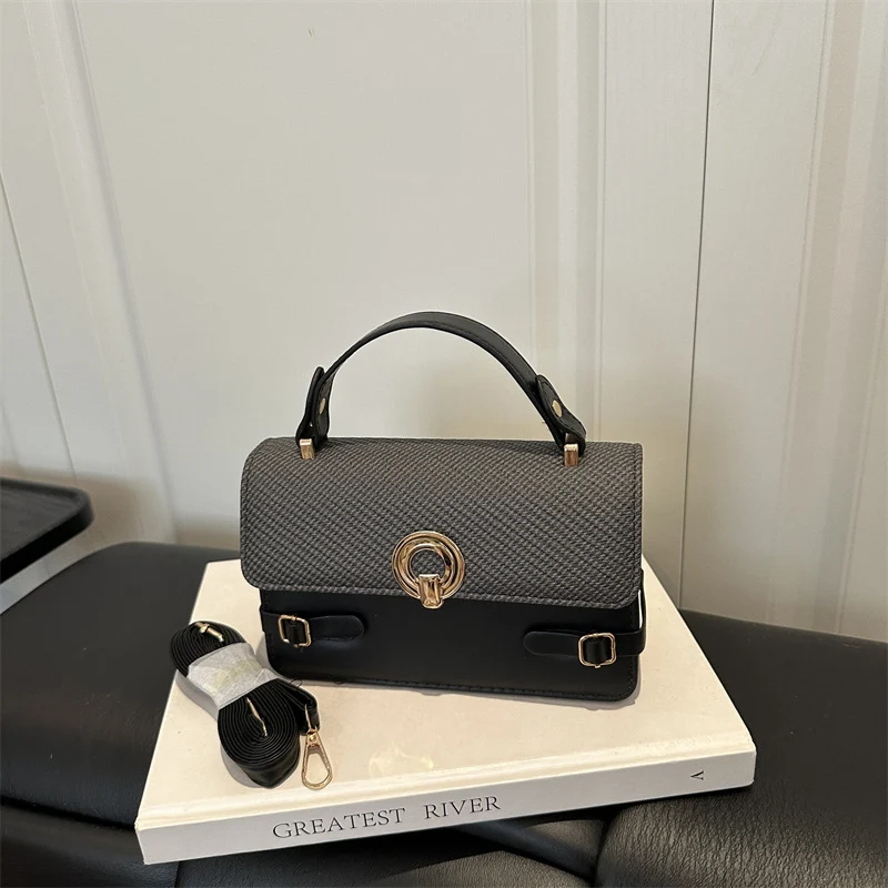 Strukturierte Handtasche