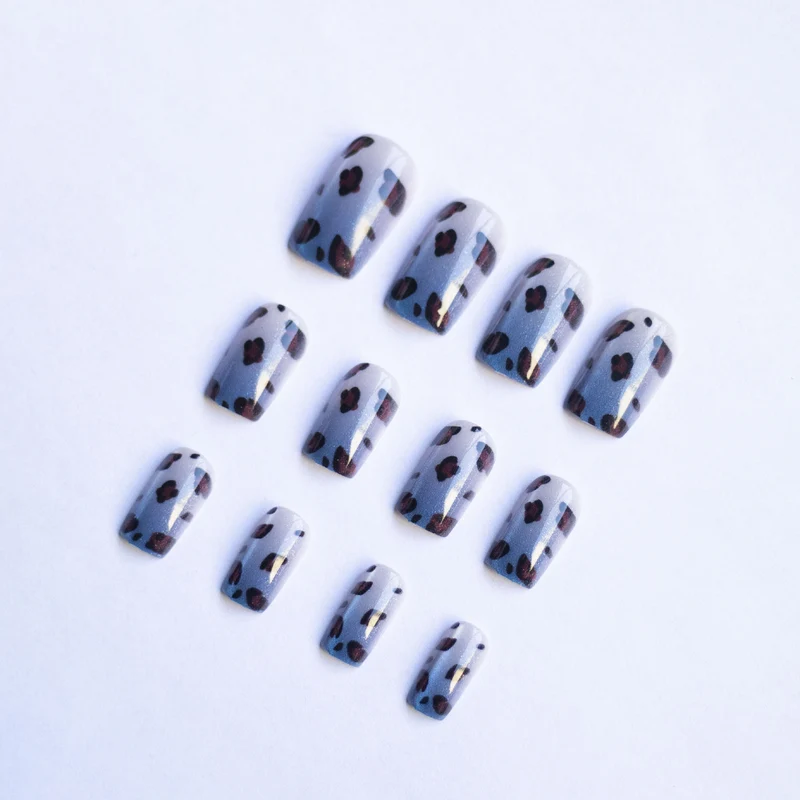Künstlerische Nagelkunst