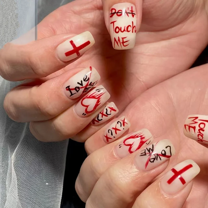Künstlerische Aussage Nagelkunst