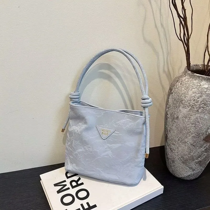 Moderner minimalistischer Eimer Tasche