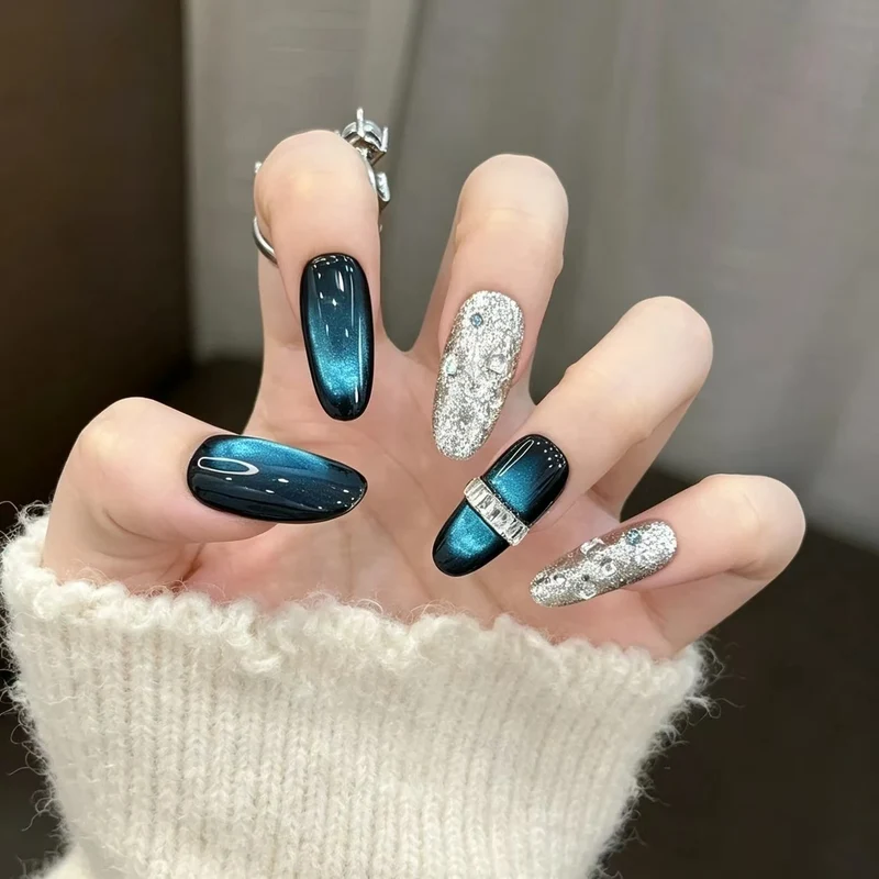 Elegante dekorative Nagelkunstverlängerungen