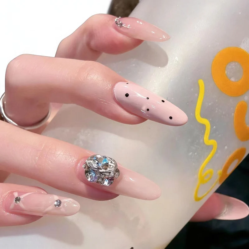 Elegante dekorative Nagelkunst