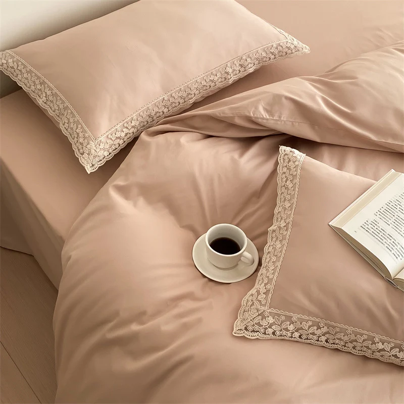 Luxuriöses Satin-Bettwäsche-Set mit feiner Spitzenkante