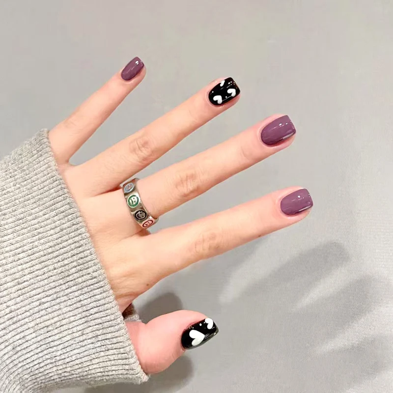 Künstlerisches Nagelkunst-Design-Kit mit einzigartigen Mustern