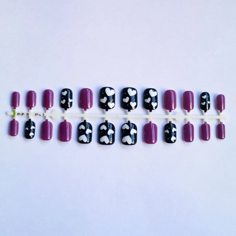 Künstlerisches Nagelkunst-Design-Kit mit einzigartigen Mustern