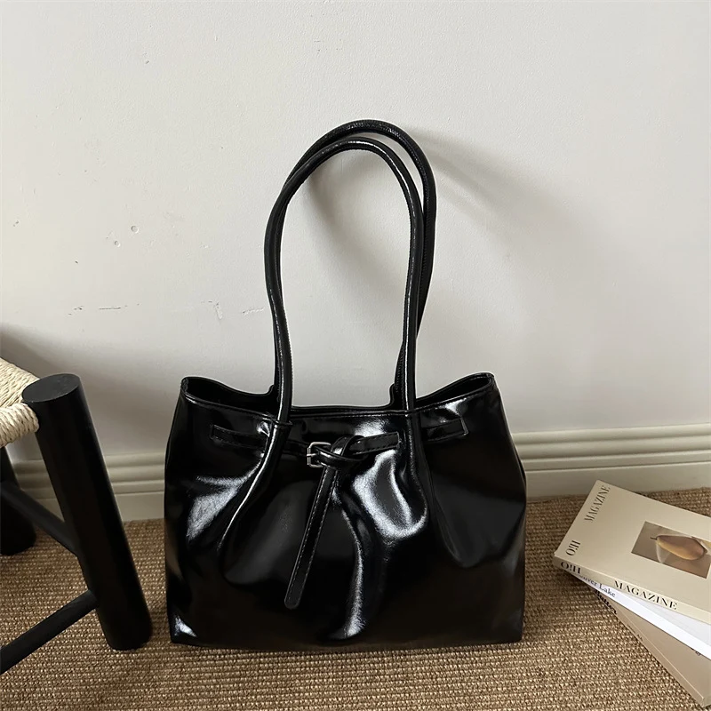 Elegante Glänzende Handtasche