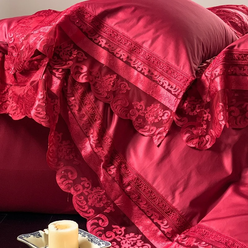 Luxuriöse Rüschen-Bettgarnitur aus Baumwollsatin mit feiner Jacquardstruktur und verdeckter Verschluss