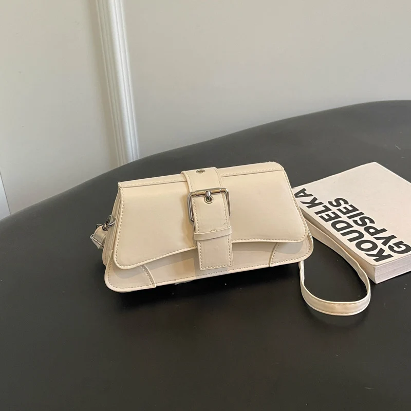 Elegante Handtasche mit Schnallenakzent