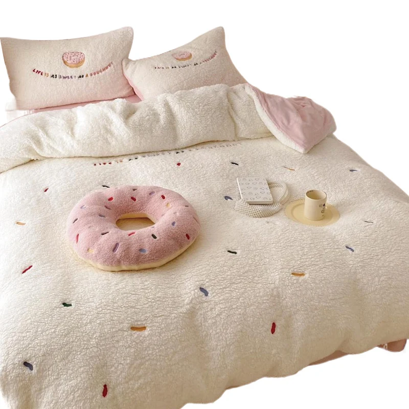 Kuschelige Teddy-Fleece-Bettwäschegarnitur mit Donut-Stickerei