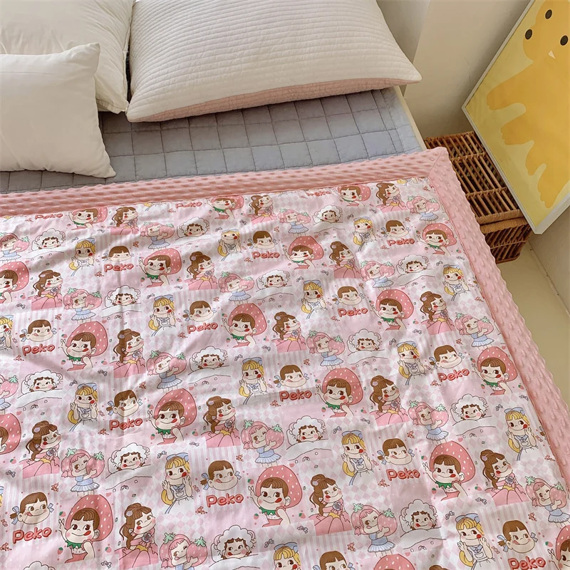 Kinder-Steppdecke mit buntem Dinosaurier-Print und weicher Minky-Borte